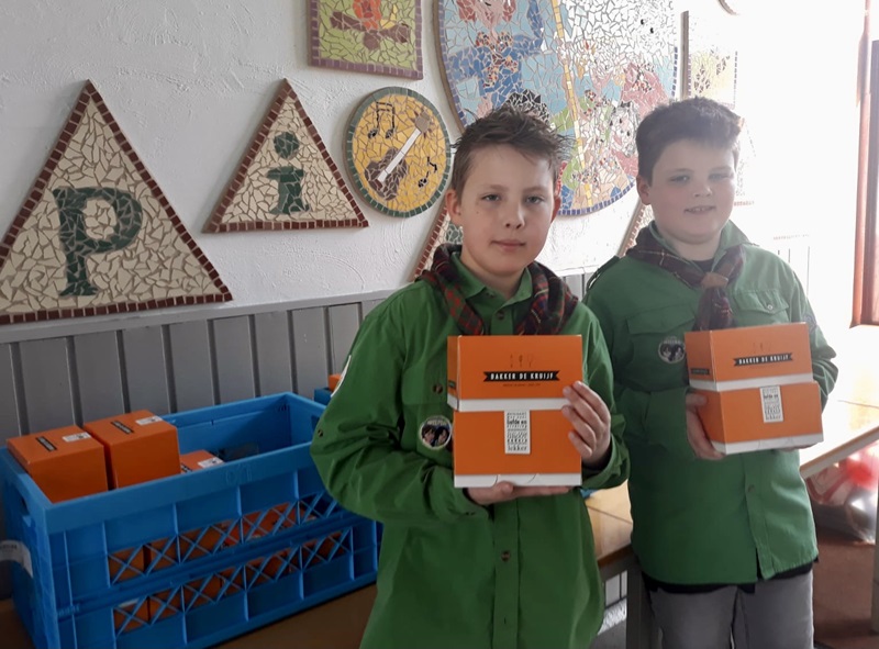 kinderen-bakken-koekjes-voor-ouderen-ebd649c1-e856-4875-bb61-ecf94117890c