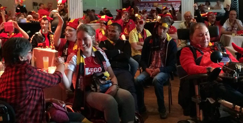 Mora-event EK-wedstrijd België met Cora van Mora, Jean-Marie Pfaff en Sam Gooris