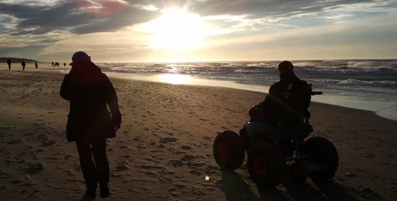 onbezorgd genieten strand