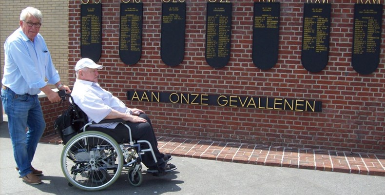 Veteraan Nico met de Zonnebloemauto naar het jubileum van de onderzeedienst van de marine