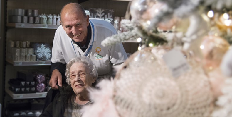 Meneer Koevermans en mevrouw Van de Waal bij de kerstshow van de Intratuin in Halsteren