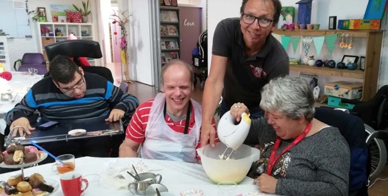 Cupcakes bakken met de jongerenwerkgroep Groningen en Drenthe van de Zonnebloem