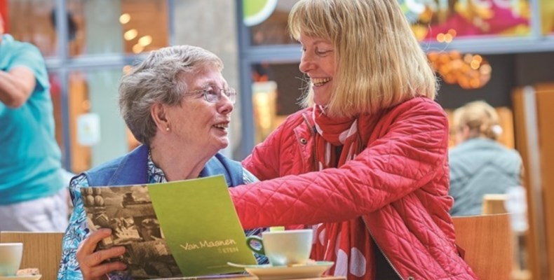 Corry en Doris kennen elkaar via bezoekwerk