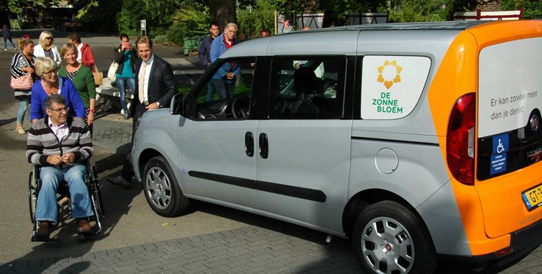 Onthulling Zonnebloemauto Rotterdam