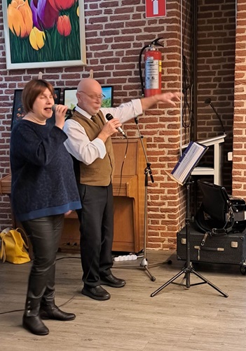 Jolanda zong een paar liedjes mee.