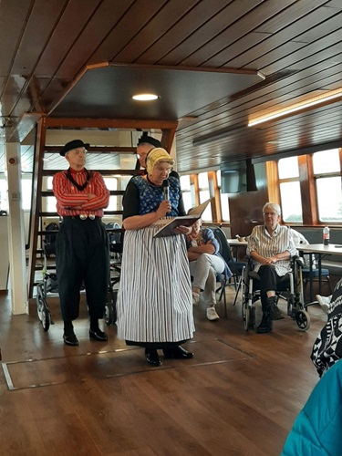 Demonstratie Urker klederdracht