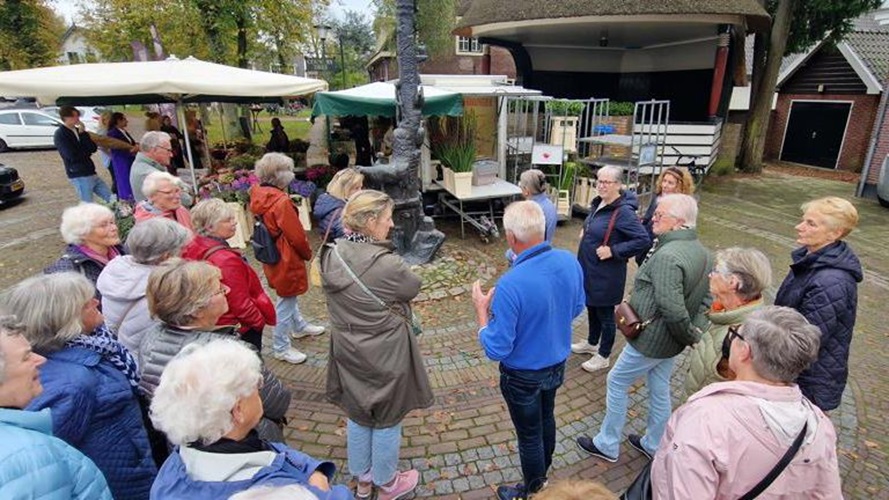 Uitleg door gids door Frans Ruijter