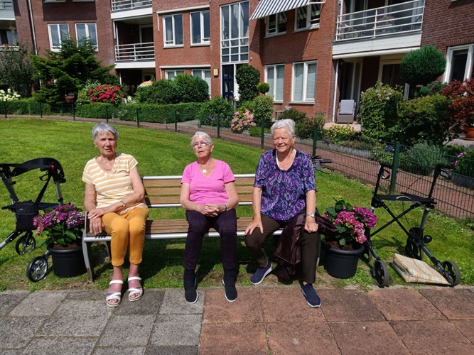 De bankjes bij De Drieburg 