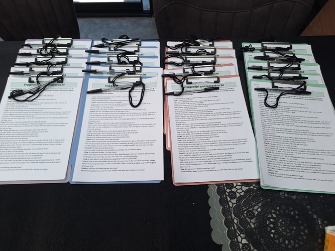 De clipboards met de puzzeltocht.