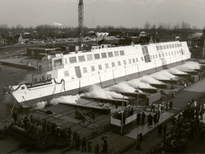 Tewaterlating van het Zonnebloemschip