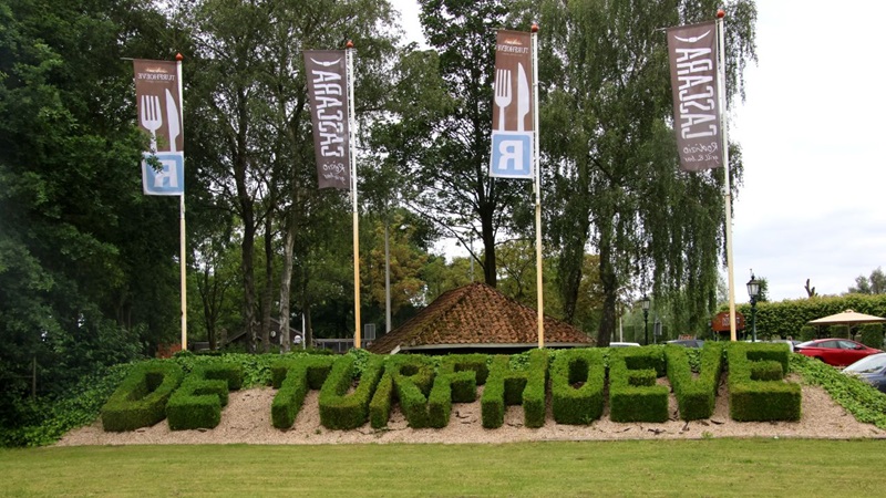 turfhoeve-05-pannekoek-etenjpg