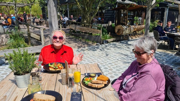 210520-op-pad-met-tiny-koster-rondrit-het-het-ruyterhuis-voor-lunchjpg