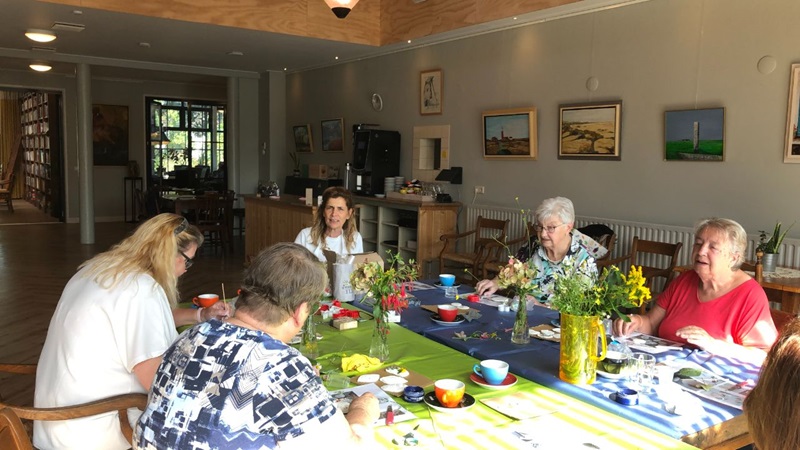 zomer-in-de-bol-handen-in-de-kleijpeg