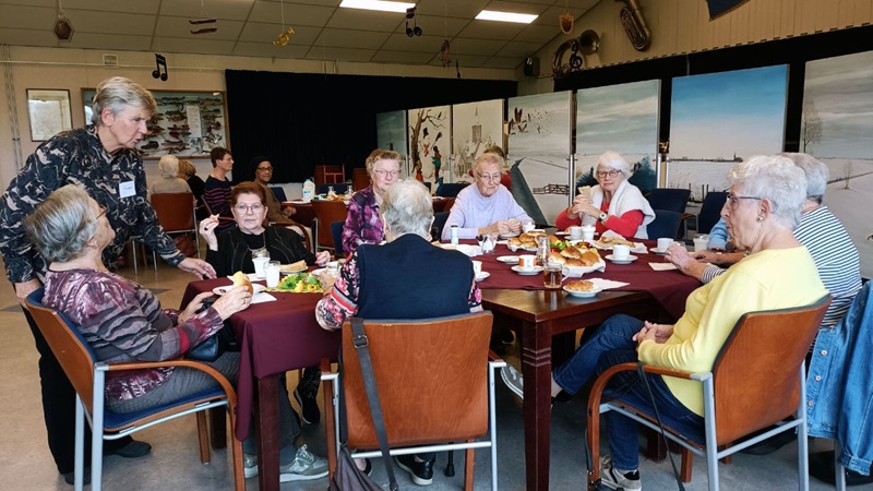 lunch-en-bingo-bij-ijsclub-assendelftjpg