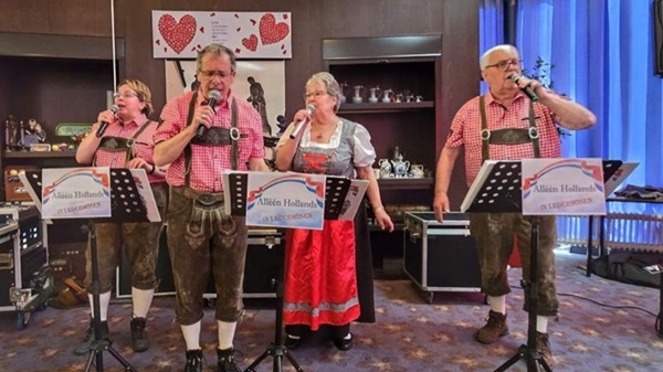 1-alleen-hollands-in-lederhosen-080325jpg