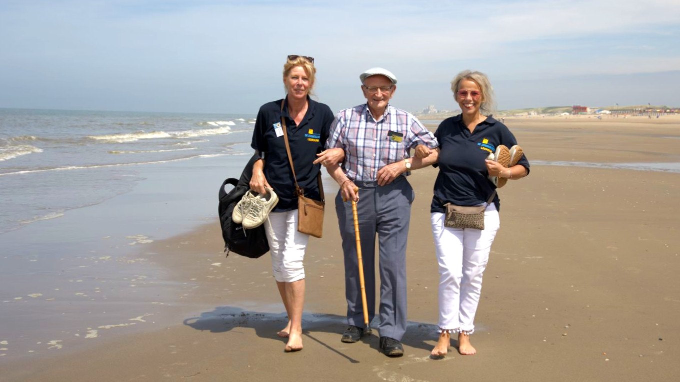 Strandrolstoel Zonnebloem afdeling Leersum