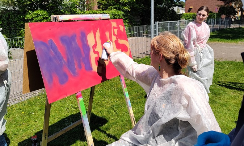 Graffiti workshop Zonnebloem met Annelies