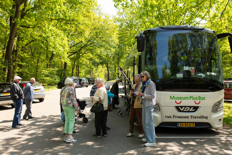 Museum Plus Bus aangekomen bij Kroller Muller