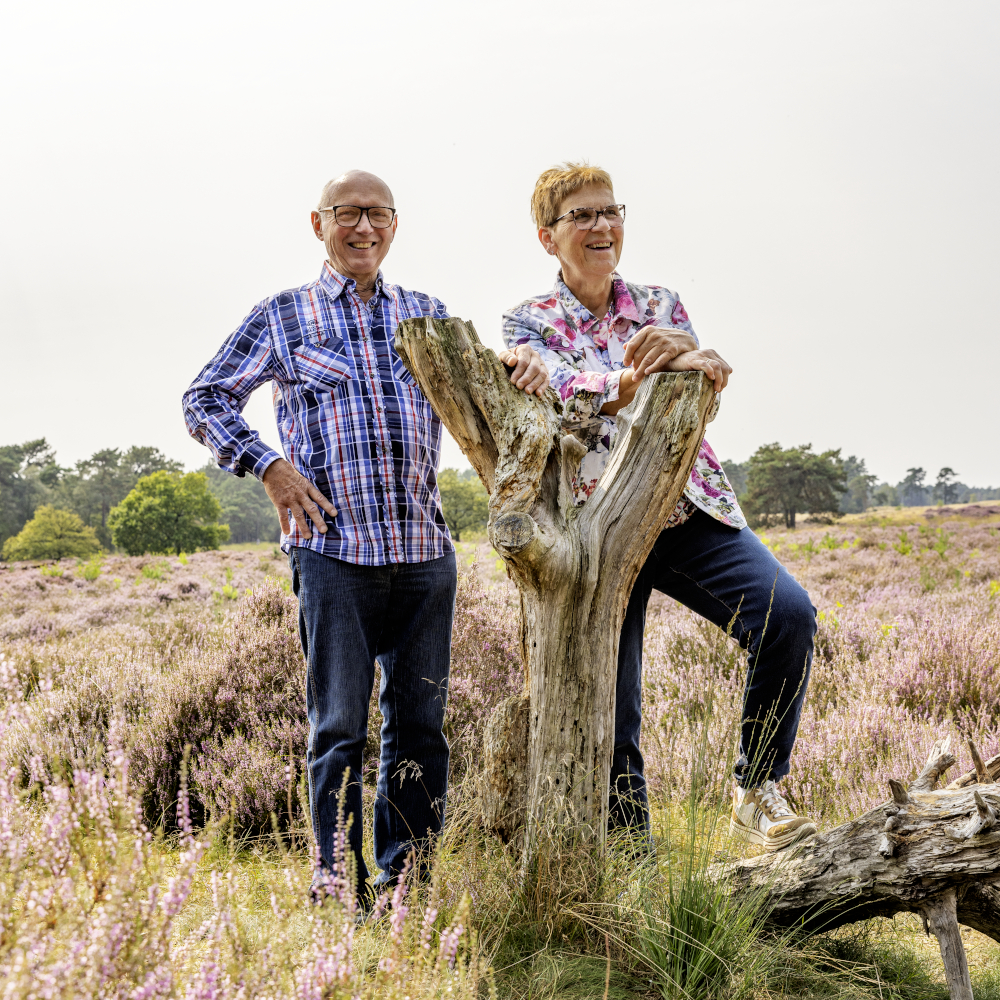 Zonnebloemvrijwilligers en -donateurs Tini en Bep