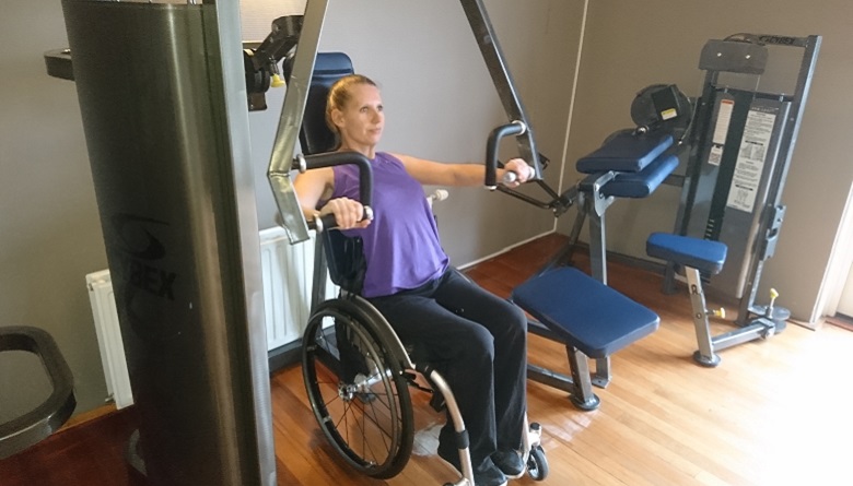 rolstoeler met fitnessapparaat