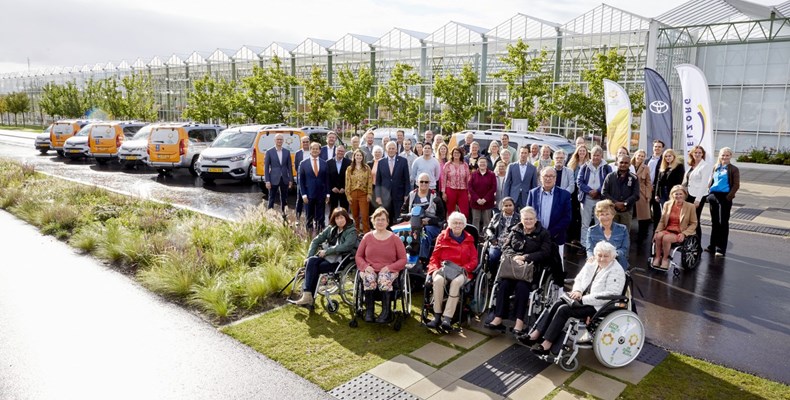 Onthulling Zonnebloemauto's op Floriade